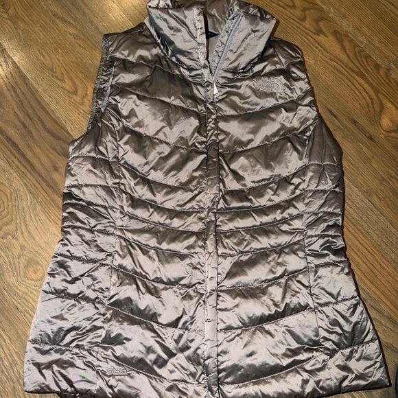 The North Face Metallic Gray Puffer Vest sz small - Picture 1 of 5